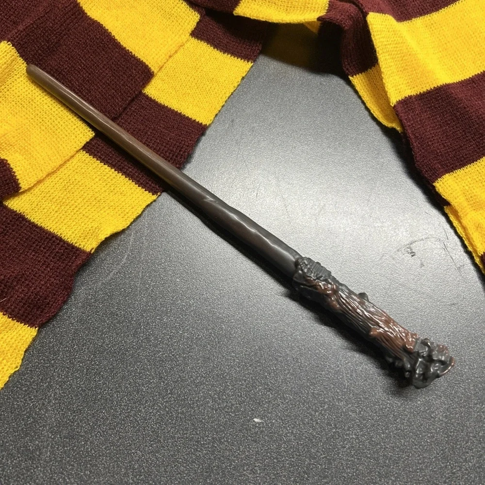 Harry Potter Fans Vouge Gryffindor House Cosplay Knit Costume Scarf Wrap wand